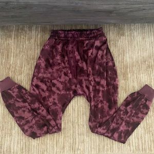 Very cute drop crotch hippy joggers